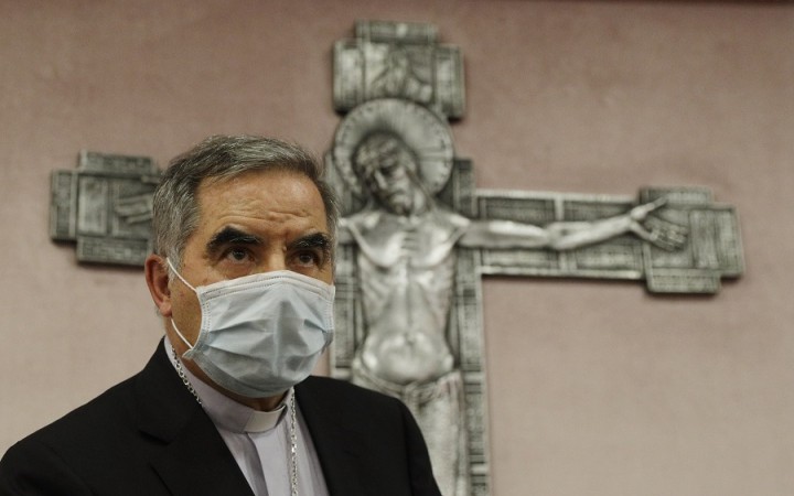 Angelo Becciu sa vzdal práv kardinála aj vedenia vatikánskej kongregácie