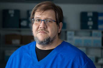 Je to absurdné, ale ani po polroku nám peniaze na výskum korony stále neprišli