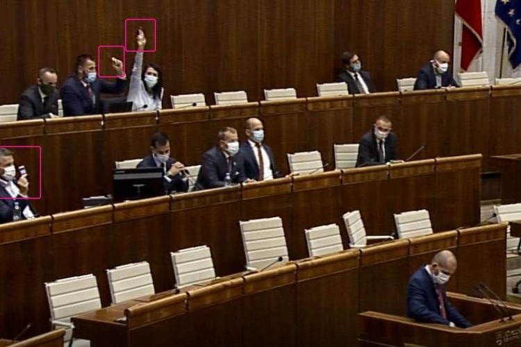 HAZARDOVANIE S NENARODENÝMI