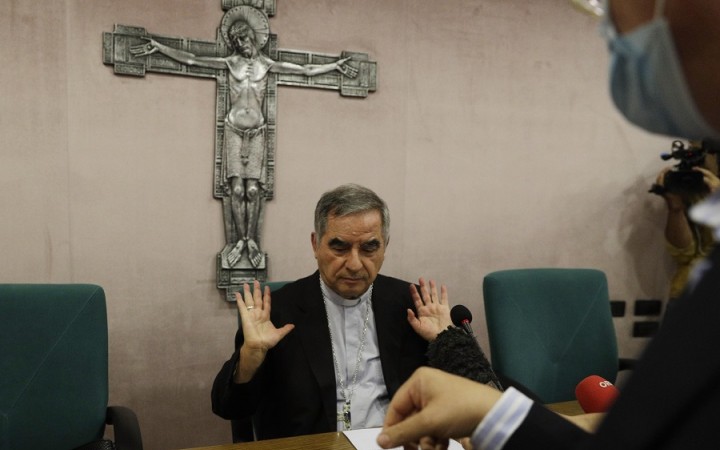 Angelo Becciu čelí podozreniu, že sa podieľal na diskreditácii Georgea Pella