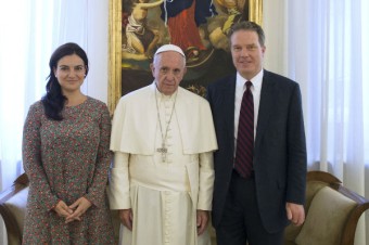 Novým hovorcom Vatikánu bude Greg Burke, v tíme bude aj prvá žena