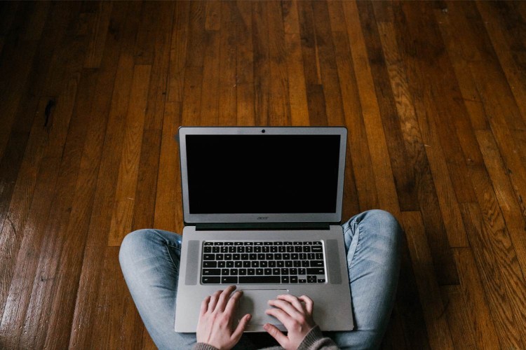 Mama 13-ročného syna: Pozeral porno, kým som v izbe vedľa dojčila bábätko