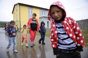 Dajte tak, že by prepadol, nechcem ho púšťať ďaleko z osady