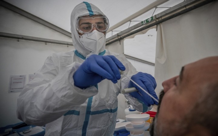 Na Slovensku pribudlo 860 nakazených, zomreli štyria ľudia