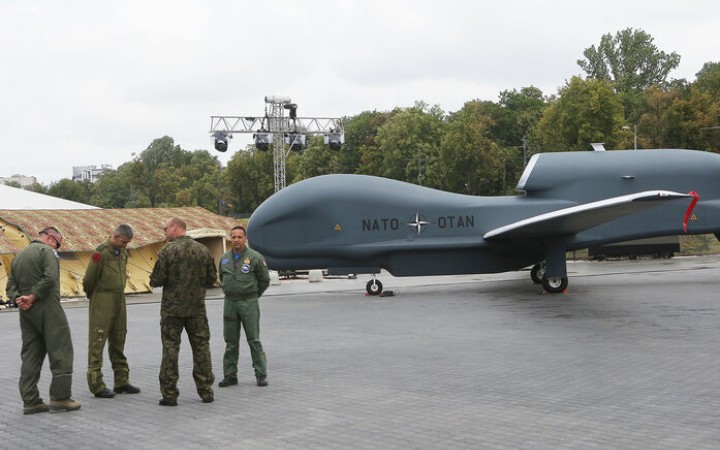 Zabudnime na tanky, budúcnosť patrí dronom. Alebo nie?