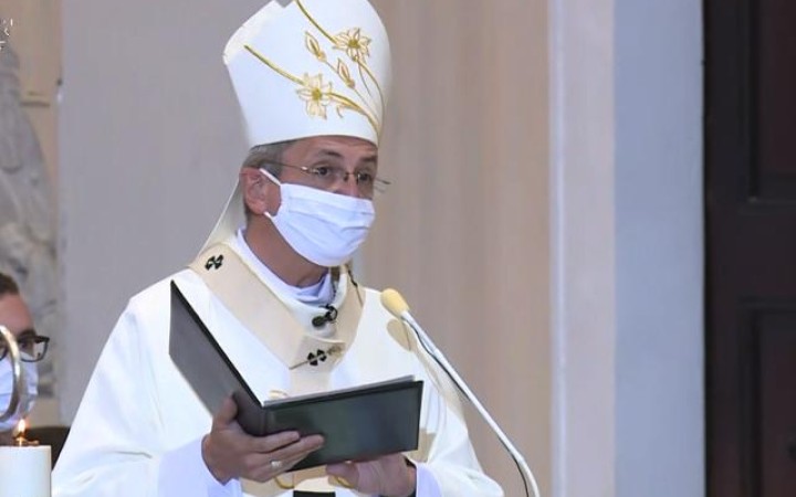 Biskupi znovu apelujú na vládu, aby sa bohoslužby mohli čo najskôr obnoviť