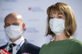 Skúšať a známkovať teraz neodporúčam, pre chudobné deti by sa školy mali otvoriť
