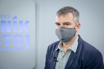 Odporučil by som, aby sa politici menej vyjadrovali k odborným veciam