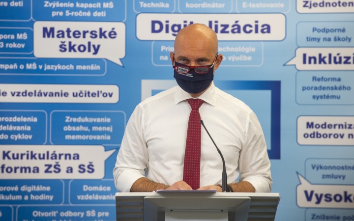Príplatky za kvalitu pre učiteľov, maturity elektronicky či modulová škola