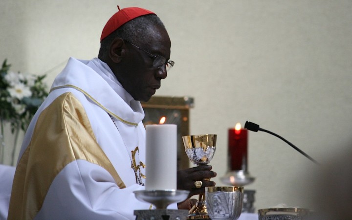 Kardinál Sarah sa vrátil k téme liturgia ad orientem. Už bol opatrnejší