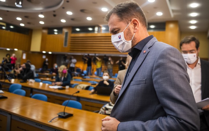 Nemáme problém so zatvorenými obchodmi, ale s mužskými cnosťami