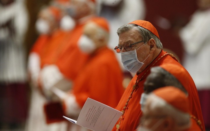 Pell je opäť na výslní, Becciu sa urputne bráni. A môže byť úspešný