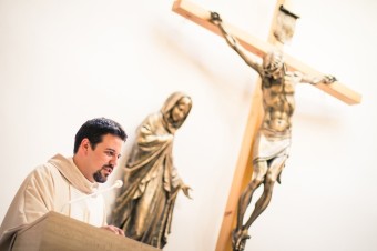 Niektorí covidoví pacienti sa pýtajú, čo sme ako ľudia spravili zle