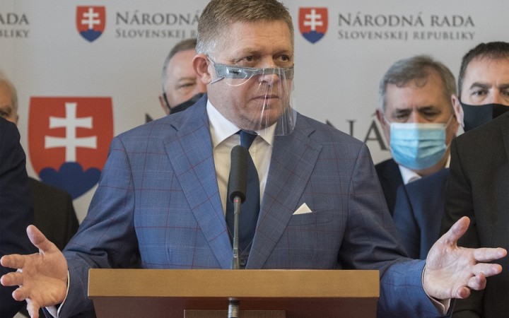 Fico sa sťažuje na slovenskú pobočku Transparency, tá jeho tvrdenia odmieta