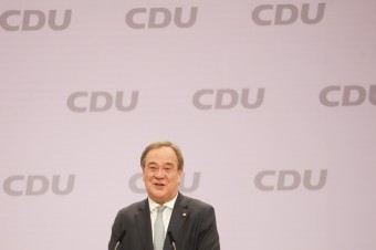 Lídrom nemeckej CDU sa stal Armin Laschet