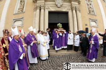 Trnavská arcidiecéza: O Bezákovi na pohrebe biskupa Tótha sme nevedeli