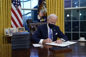 Biden menil busty v Oválnej pracovni, odstránil aj Churchilla