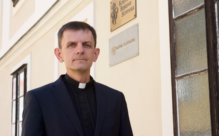 KBS nalieha na čo najskoršie obnovenie verejných bohoslužieb, tvrdí Kramara