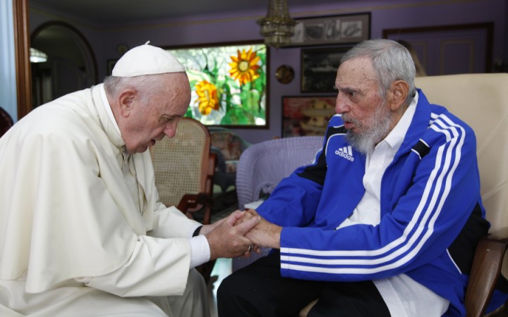 Fidel Castro na staré kolená hľadal stratenú vieru (Vatikánska sedma)