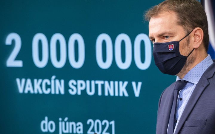 Premiér dúfa, že Krajčí povolí ruskú vakcínu napriek nesúhlasu Za ľudí
