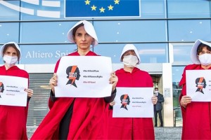 Európsky parlament vnucuje Slovensku potraty a agresívne útočí na Poľsko