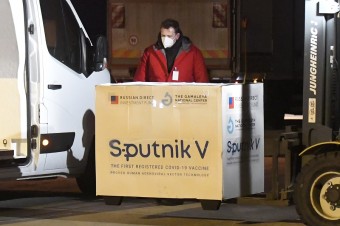 Svetová bitka o vakcíny a „náš“ Sputnik