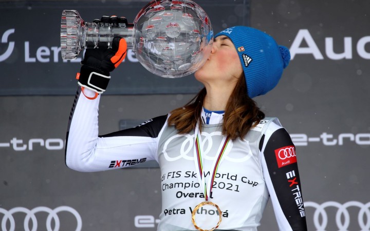 Vlhová prebrala veľký glóbus za prvenstvo vo Svetovom pohári alpských lyžiarok