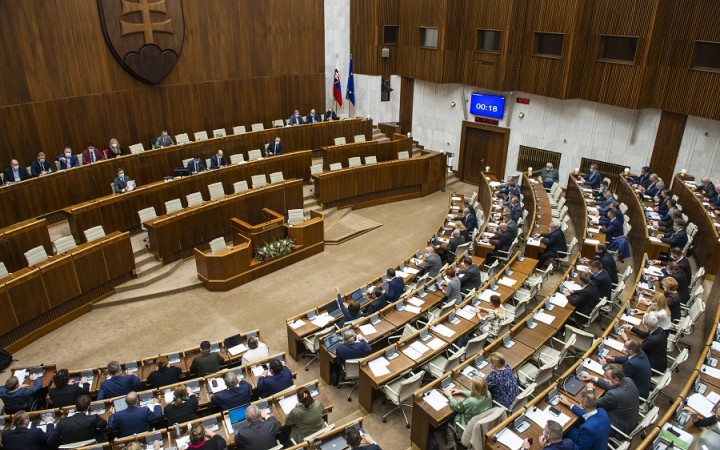 List poslancom o menovej politike a núdzovom stave