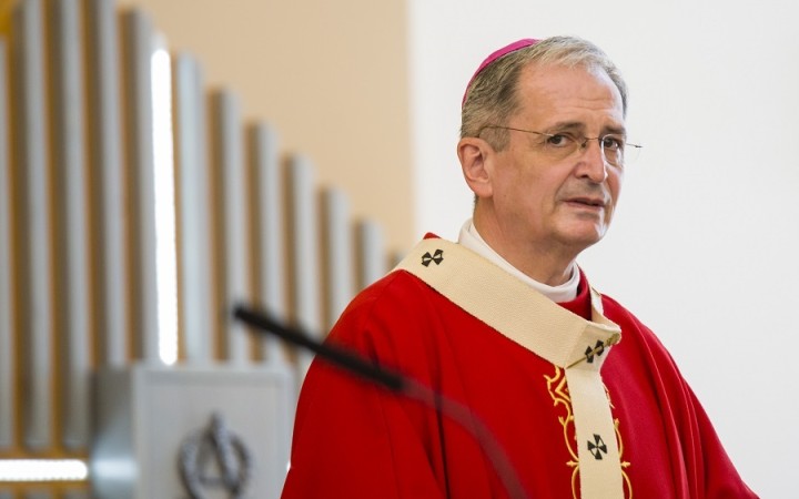 Ignorujete cirkev a neprimerane obmedzujete naše práva, odkazuje Zvolenský vláde