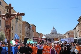 Na Pochode za život bolo v Ríme 40-tisíc ľudí (Foto)