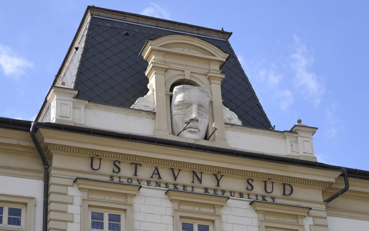 Vládou predĺžený núdzový stav je v súlade s ústavou