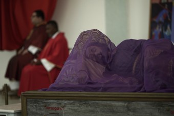Ťažiskom príbehu, ktorý zmenil dejiny, nie je mŕtvy kameň, ale živí ľudia