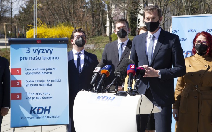 KDH sa rozhýbalo, ale vybehlo na bočné ihrisko