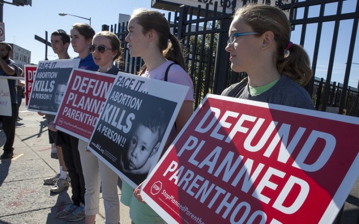 Amerických republikánov čaká zápas s Planned Parenthood na domácej pôde