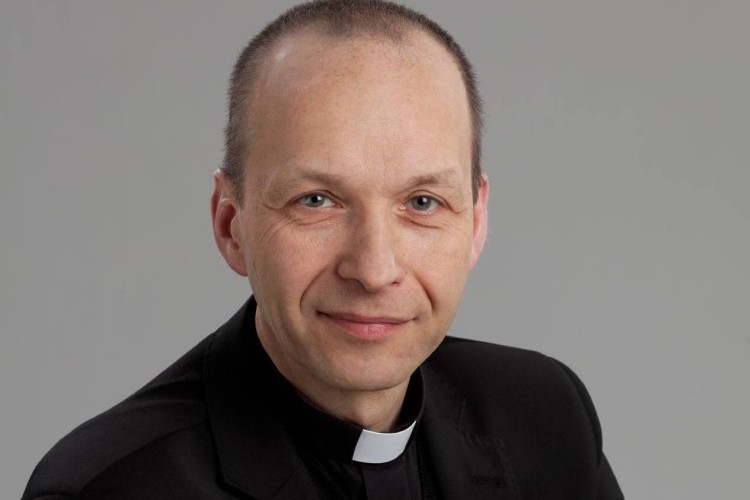 BISKUP JOZEF HAĽKO: Pre muža má byť najdôležitejší Boh, nie jeho ego