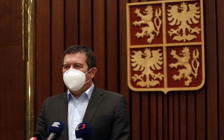 Hamáček chcel vymeniť Vrbětice za Sputnik a stretnutie Putina s Bidenom