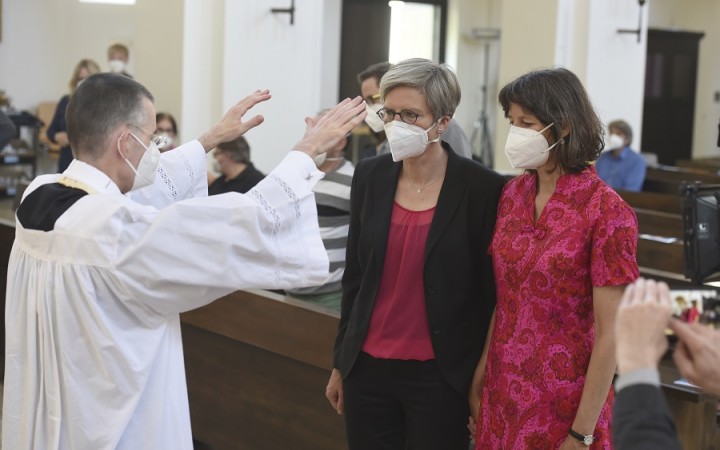 Hromadné požehnávanie homozväzkov pobúrilo aj progresívneho šéfa biskupov