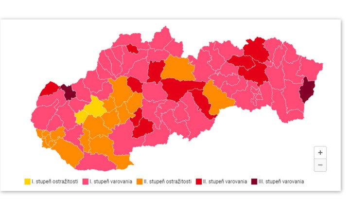 Topoľčany a Hlohovec už budú žlté, Myjava a Sobrance ostávajú bordové