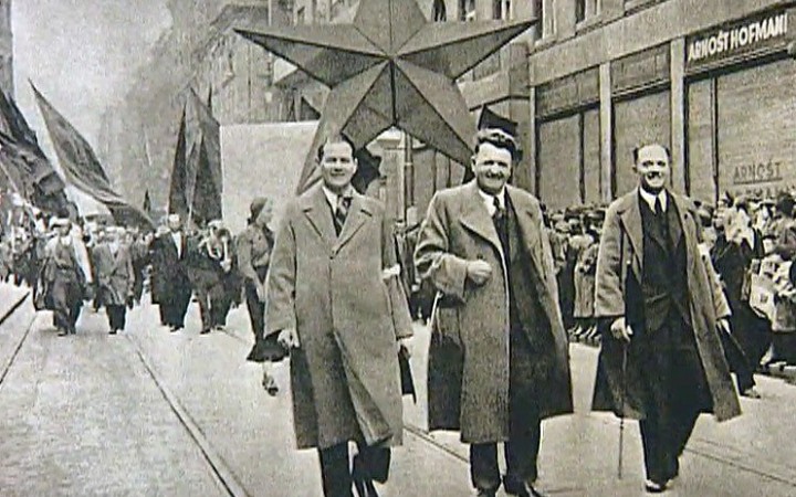 Pred sto rokmi vznikla v Československu komunistická strana. Z vôle Lenina