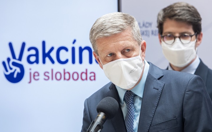 O očkovaní Sputnikom na Slovensku rozhodne v stredu vláda