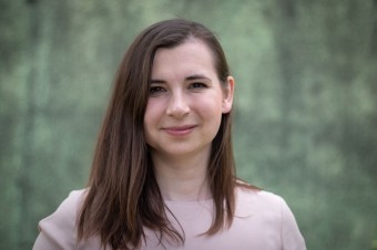 Ak muž prebaľuje deti, je normálne, že žena sa finančne podieľa na domácnosti