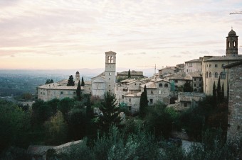 V Assisi si pripomínajú 800 rokov od stretnutia sv. Františka so sv. Antonom