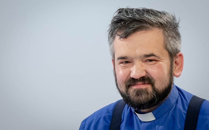 Prišlo auto bez okien, tam ma osemročného strčili a zaviezli do detského domova