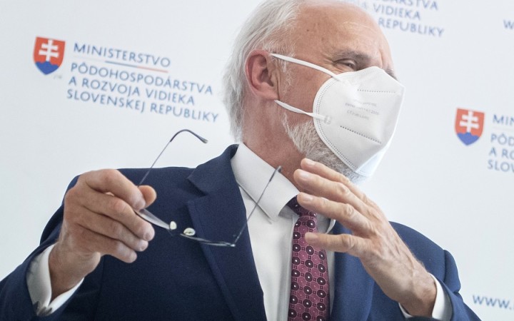 Heger s prezidentkou sa však rozhodli vymenovať za ministra Samuela Vlčana