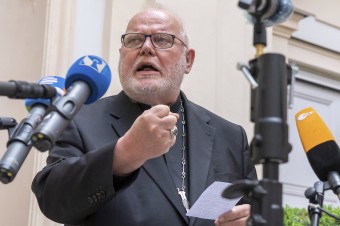 Pápež odmietol rezignáciu kardinála Marxa