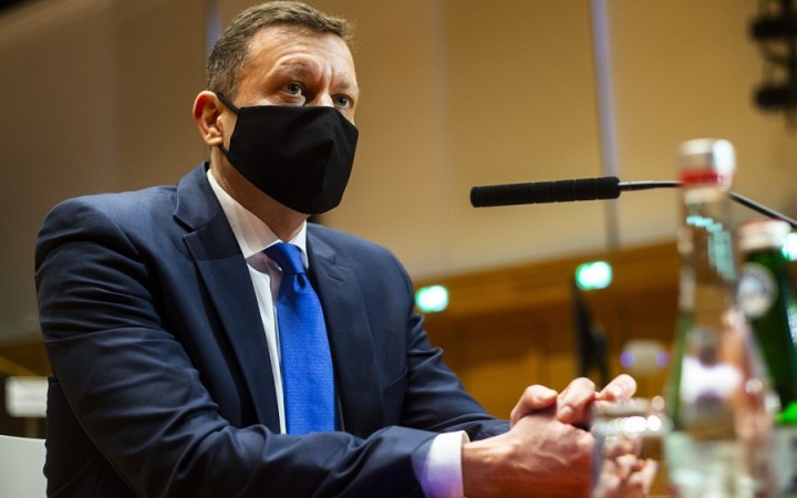 Ide o tlak politikov a policajtov, ktorí sa podieľali na systéme „našich ľudí“