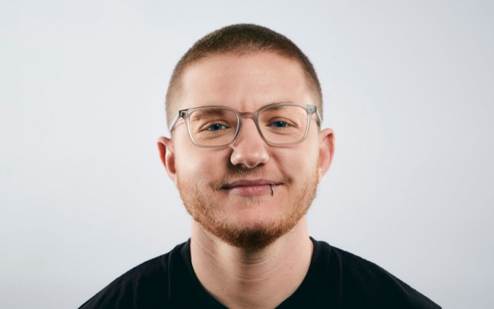 Kniha o nebinárnom rodičovstve nás učí, aby tehotenstvo nebolo zamerané na ženy