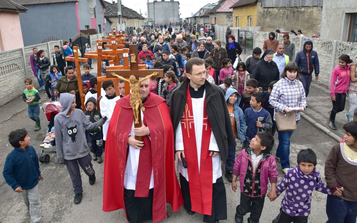 Kristus kráčal pomedzi chatrče a odpadky (fotogaléria)