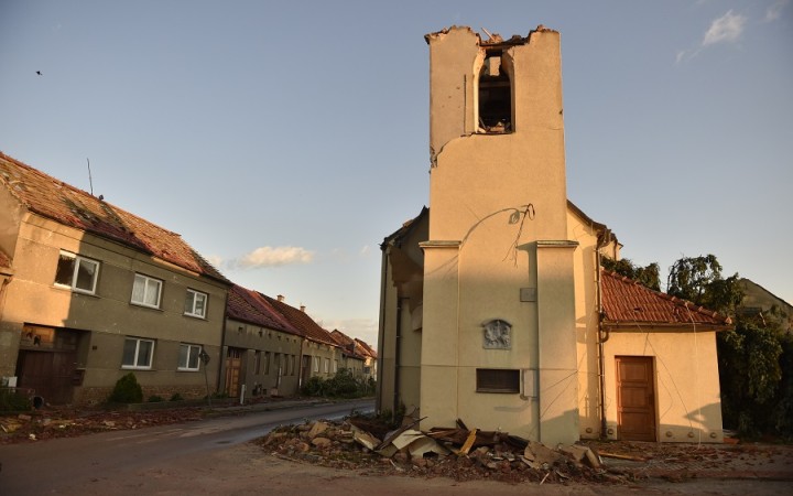 Na ľudí sa rúcali domy aj stromy. Medzi obeťami je aj tehotná Slovenka z Prešova