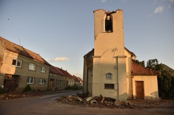 Na ľudí sa rúcali domy aj stromy. Medzi obeťami je aj tehotná Slovenka z Prešova